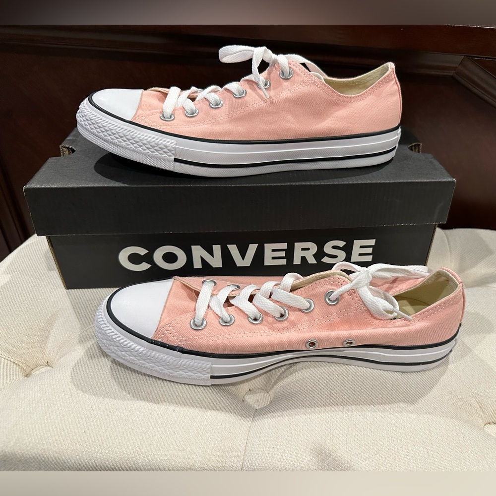 Converse Unisex Storm Pink chucks sneaker (men’s size 7 Women’s size 9)